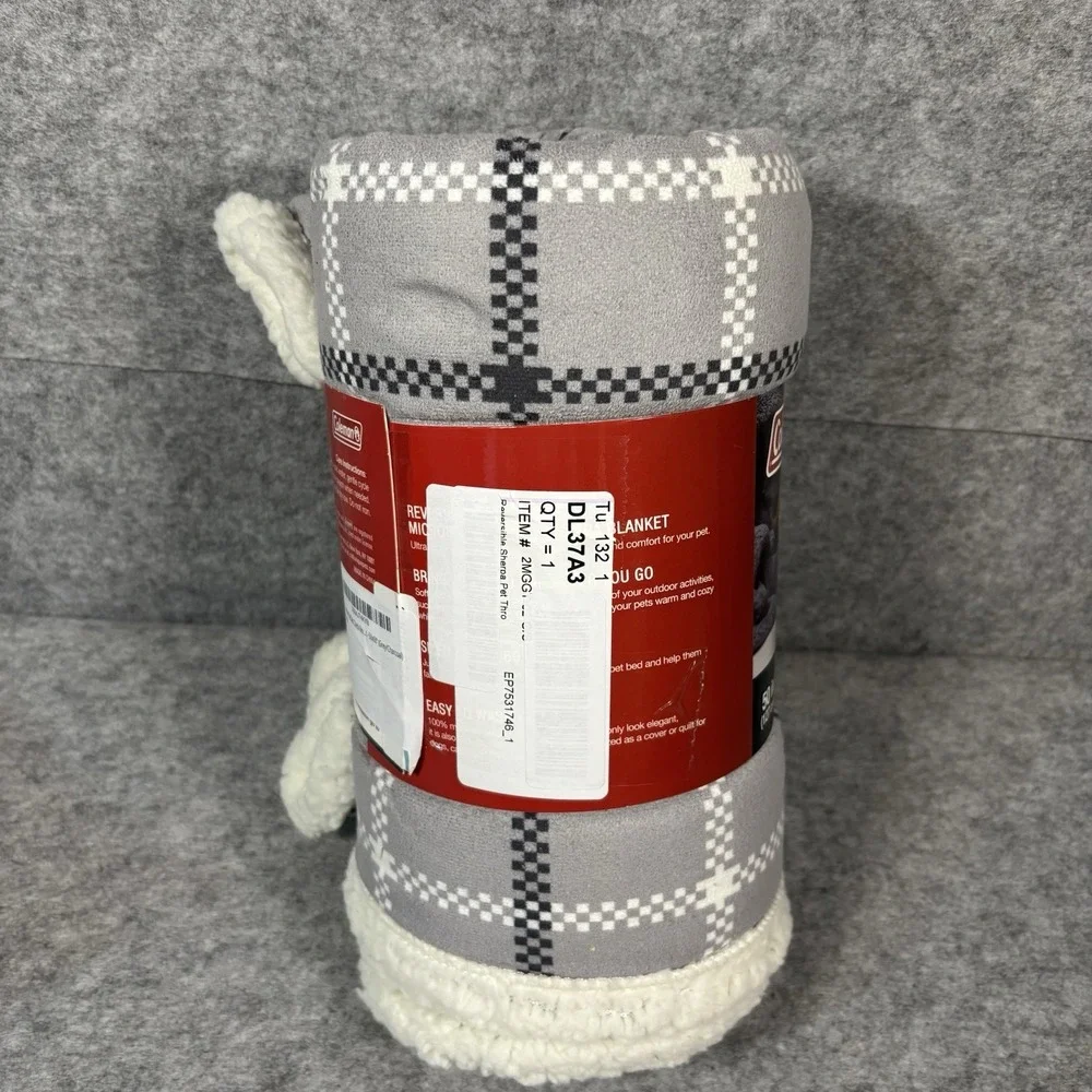 NWT Coleman Pet Blanket Fleece Cozy‎ Warm